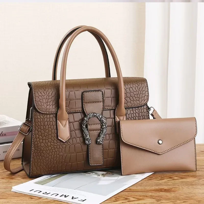 Fashionable and Trendy Crocodile Pattern Women’s Crossbody Bag